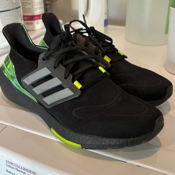 EUC Adidas Ultraboosts size men’s 11 - Picture 1 of 4